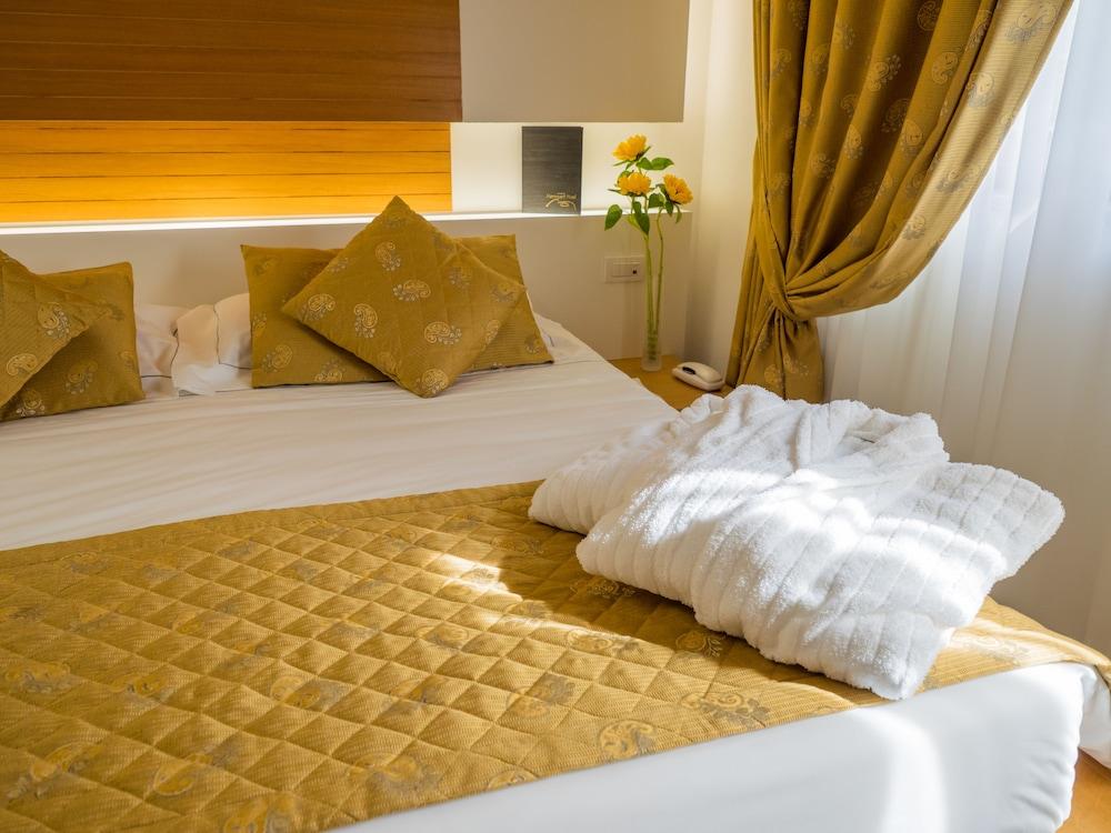 มอนตาแปร์ตี Hotel กาเซ็ตต้า ภายนอก รูปภาพ